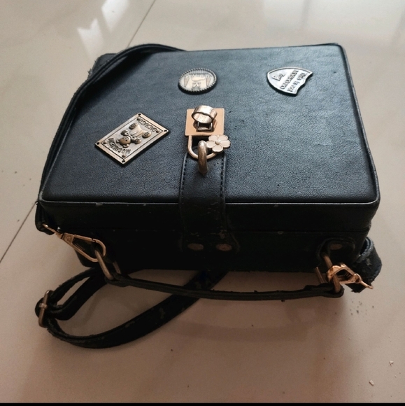 Vintage look box sling bag - Picture 5 of 10